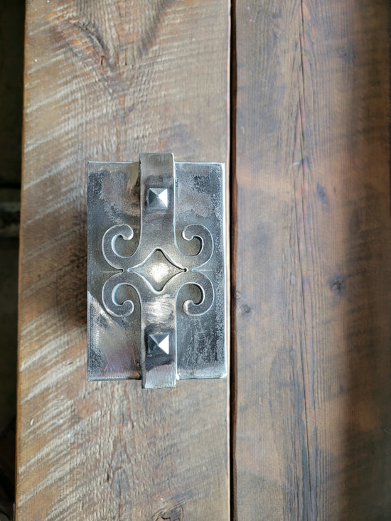 Load image into Gallery viewer, Middle Age Europe Iron Post Cap

