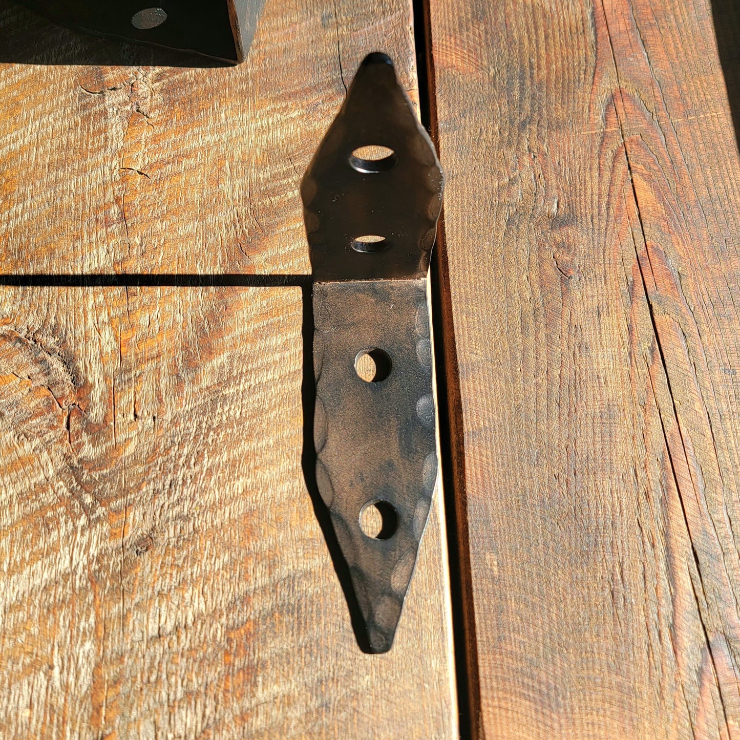 Auténtico soporte de ángulo de hierro del viejo mundo.