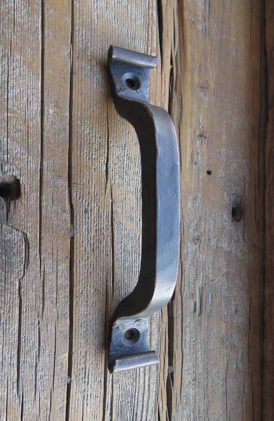 Tirador de puerta de hierro clásico
