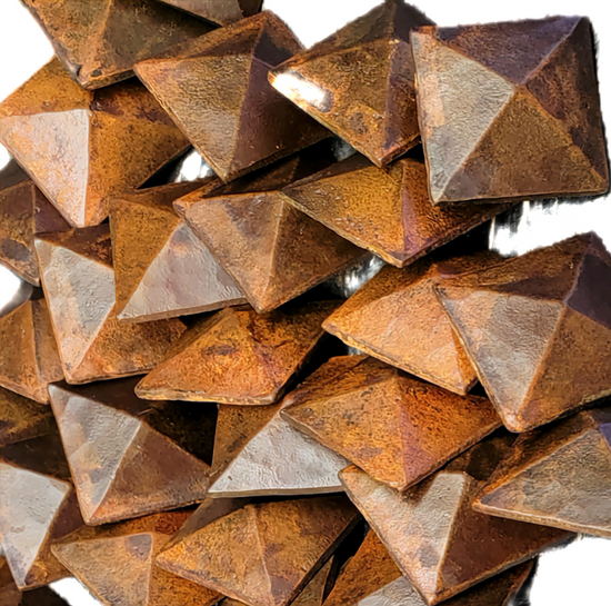 Load image into Gallery viewer, 1 1/2&amp;quot; Square Hammered Pyramid Head Clavo / Decorative Nail Head
