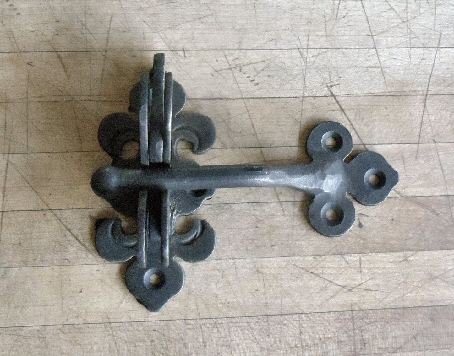 Dunmow Crest Gravity Gate Latch Cabinet Catches Latch