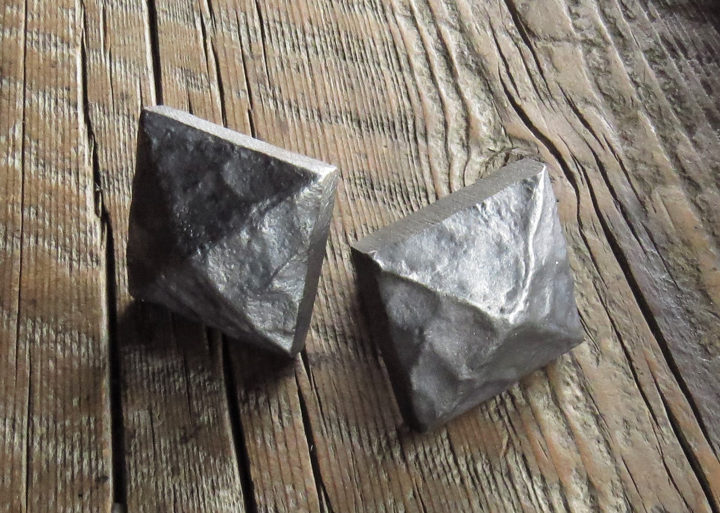 1" Hammered Pyramid Head Screw
