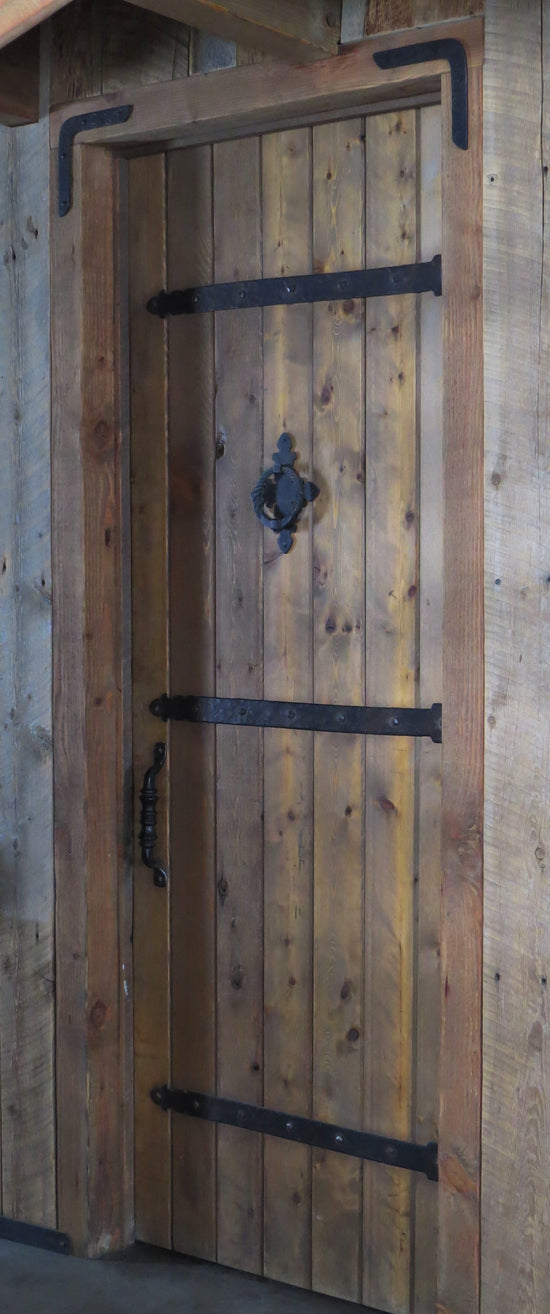 Load image into Gallery viewer, Spanish Cathedral Iron XL Functioning Hinge Strap
