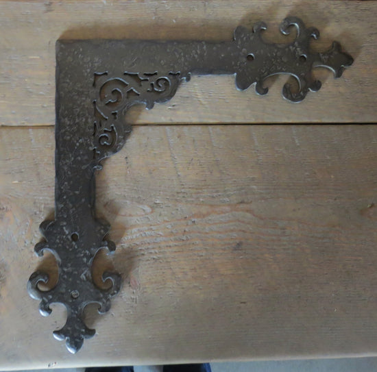 Load image into Gallery viewer, Gothic Cathedral Iron &amp;quot;L&amp;quot; Strap
