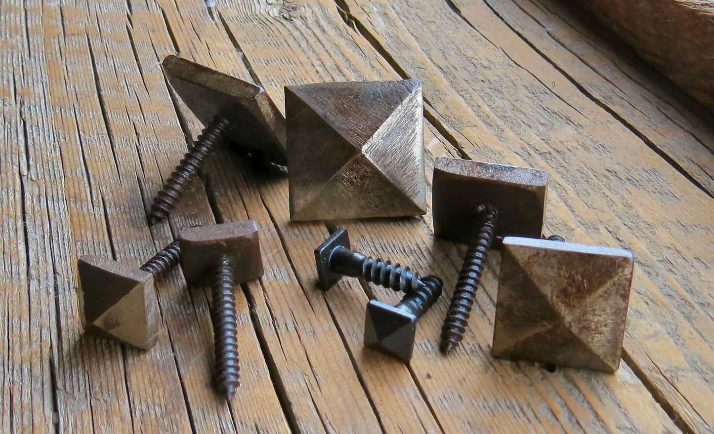 3/4" Smooth Pyramid Head Decorative Screw