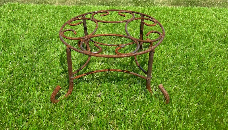 Medium Wrought Iron Plant Stand - Statue Riser- Pedestal - Outdoor Lawn and Garden Accessory - Decorative Planter Elevator - Floral Extender