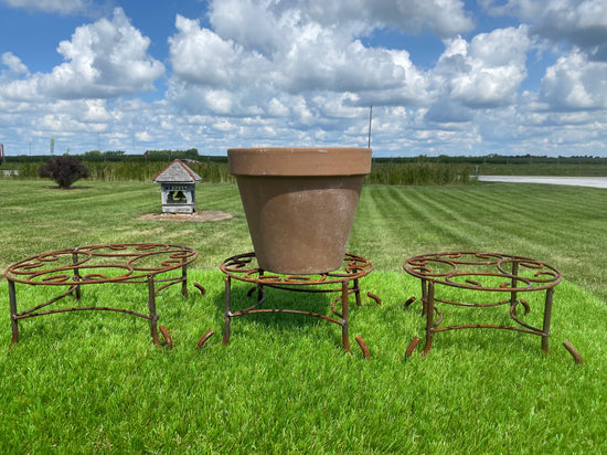 Medium Wrought Iron Plant Stand - Statue Riser- Pedestal - Outdoor Lawn and Garden Accessory - Decorative Planter Elevator - Floral Extender