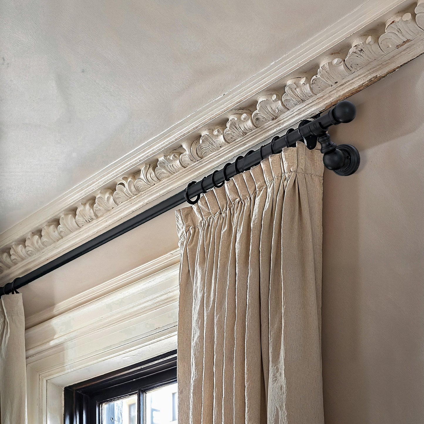 Black Metal Curtain Rail