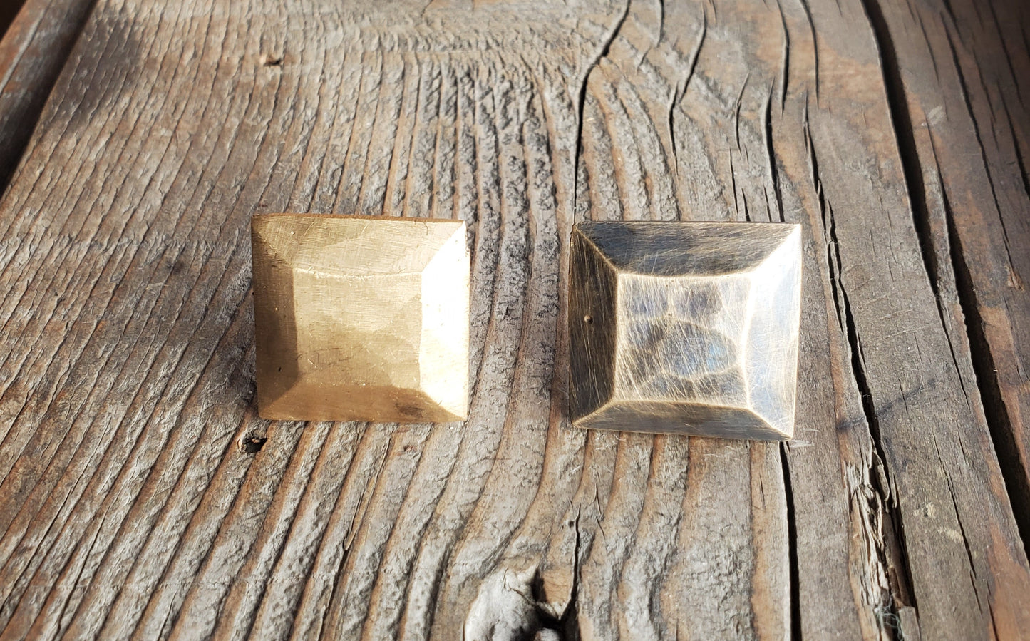 1" Square Plateau Hammered Brass Head Nail