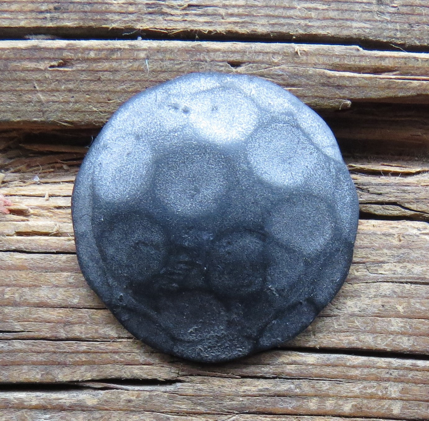 Clavo de cúpula martillado de 1 1/4"