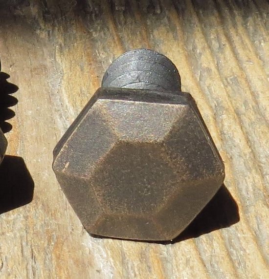 Tirafondo de cabeza hexagonal piramidal de 3/4" de diámetro
