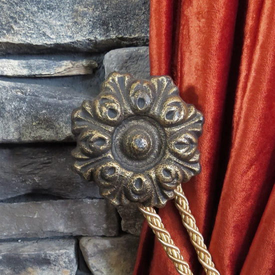 Load image into Gallery viewer, Roman Acanthus Curtain Tie Back
