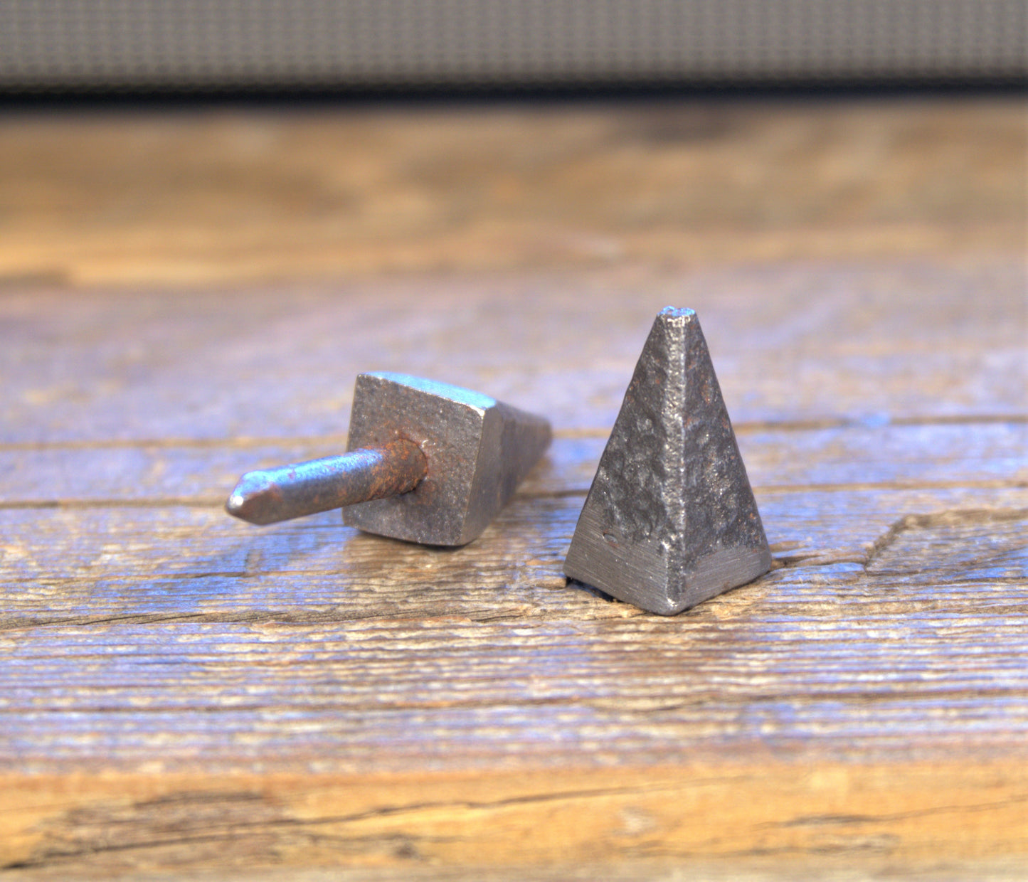 Square Pyramid Castle Spike Nail