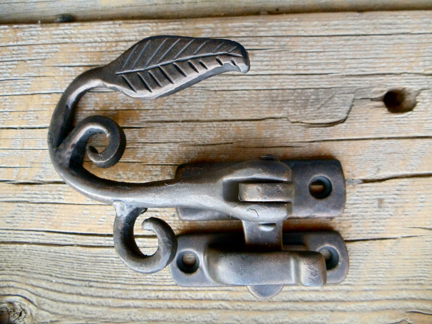 Load image into Gallery viewer, Old English Castle Iron Latch

