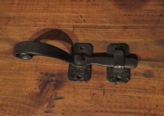 Load image into Gallery viewer, HL-333 Tudor Iron Latch
