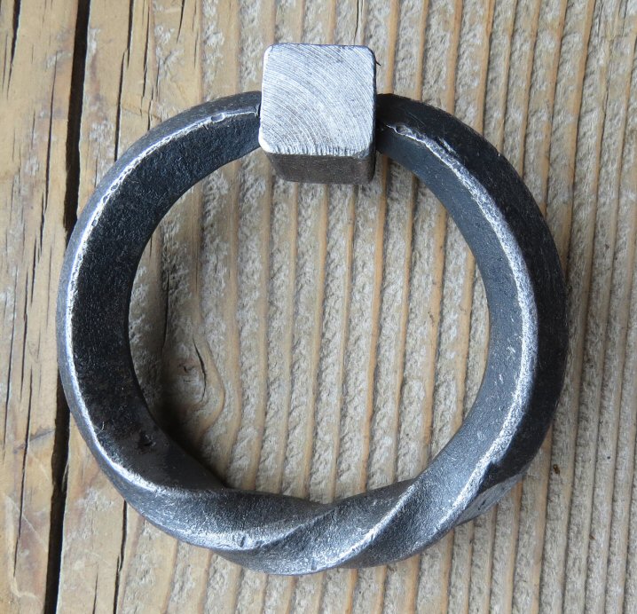 Load image into Gallery viewer, 4 1/2&amp;quot; Twisted Base Ring
