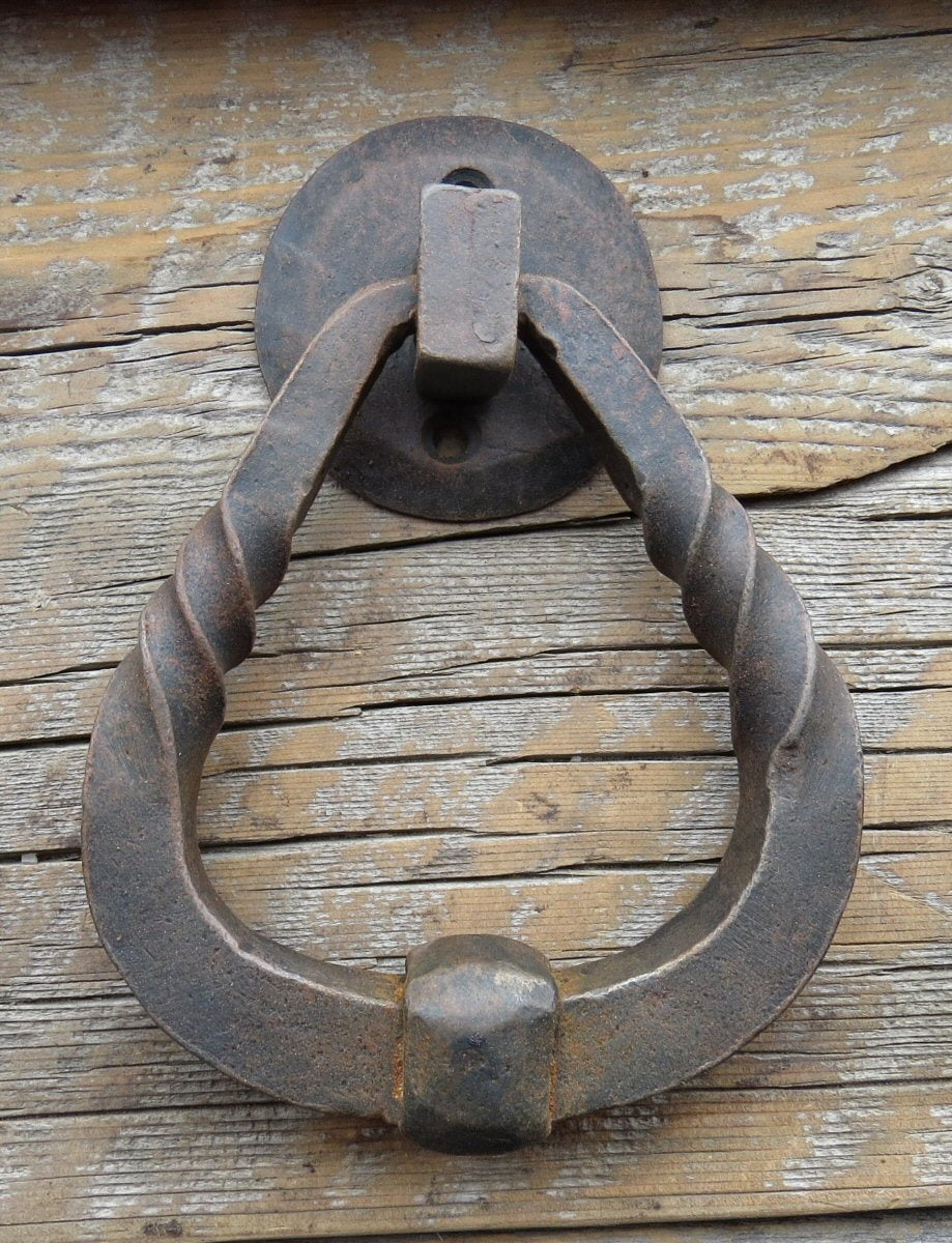 Load image into Gallery viewer, HRP-333 Tudor Iron Door Knocker / Ring Pull
