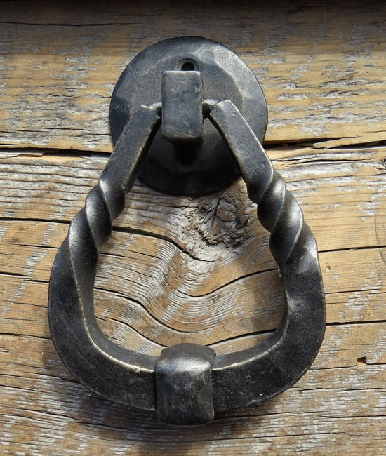 Load image into Gallery viewer, HRP-333 Tudor Iron Door Knocker / Ring Pull
