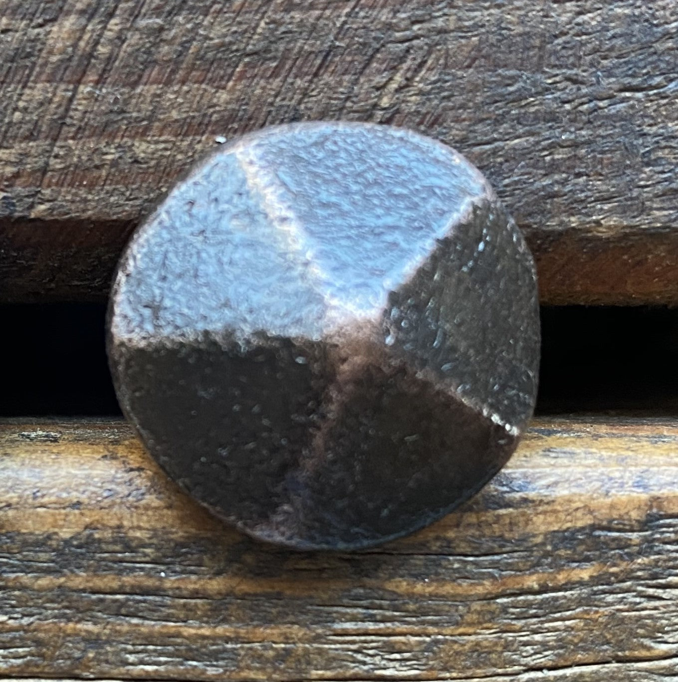 Clou à tête pyramidale ronde en cuivre de 3/4 po
