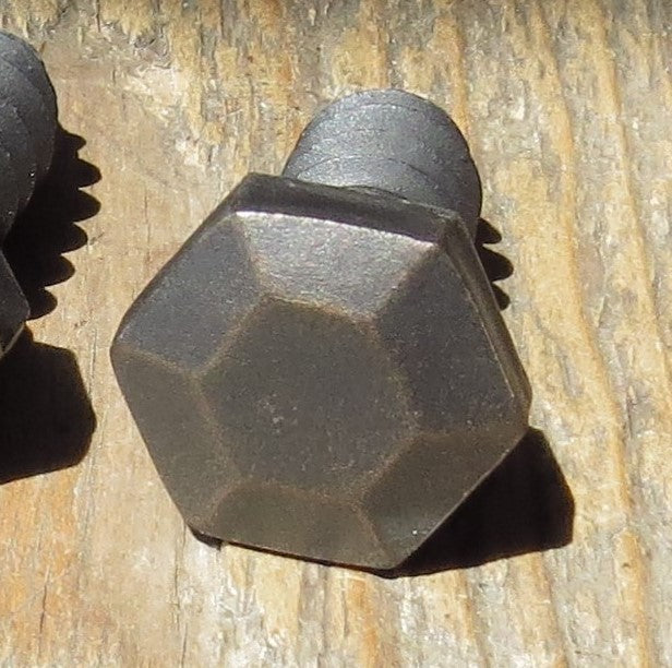 Tirafondo de cabeza hexagonal piramidal de 1/2" de diámetro