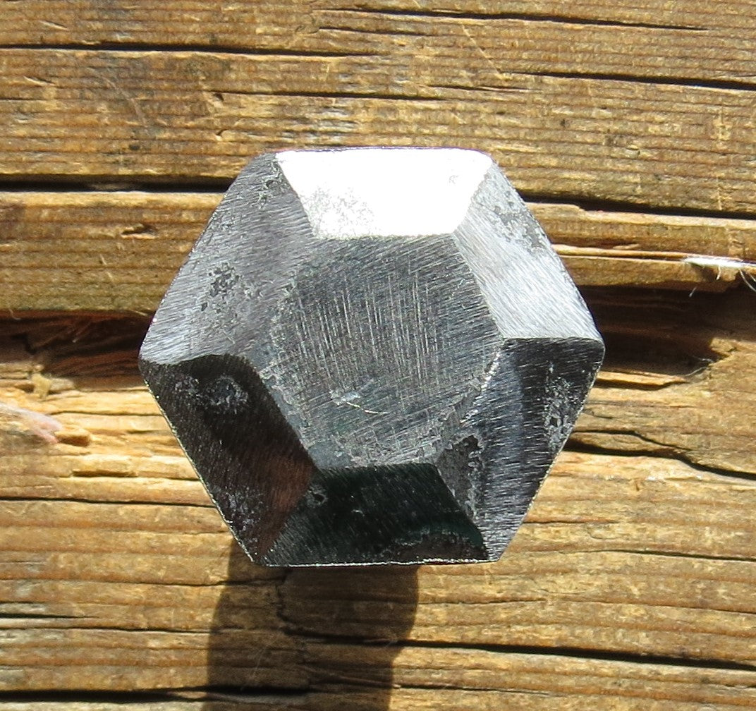 Perno de cabeza hexagonal piramidal de 3/4" de diámetro