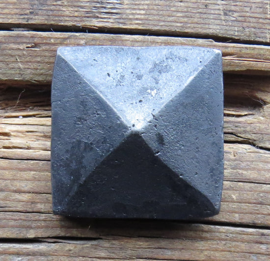 Load image into Gallery viewer, 1 1/2&amp;quot; Square Hammered Pyramid Head Nails
