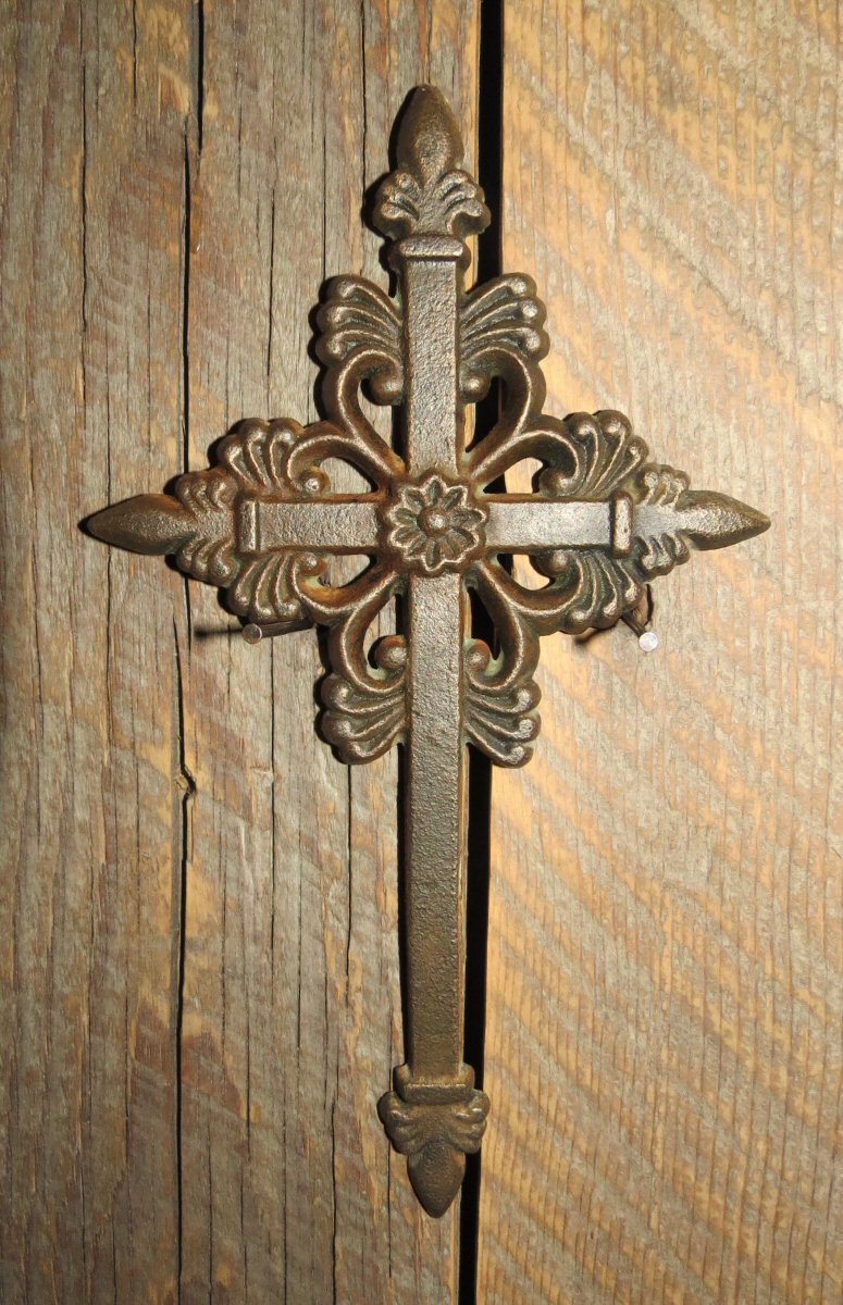 Cruz de hierro decorativa