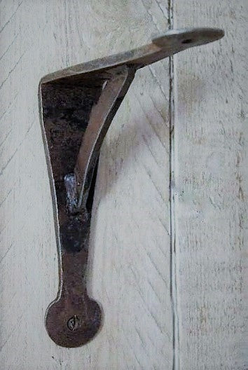 WCC-309 Bean Iron Corbel In Natural Rust
