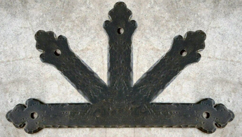 Mediterranean Iron Center Plate