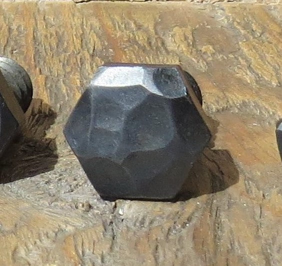 Tête hexagonale martelée de 5/8 po de diamètre