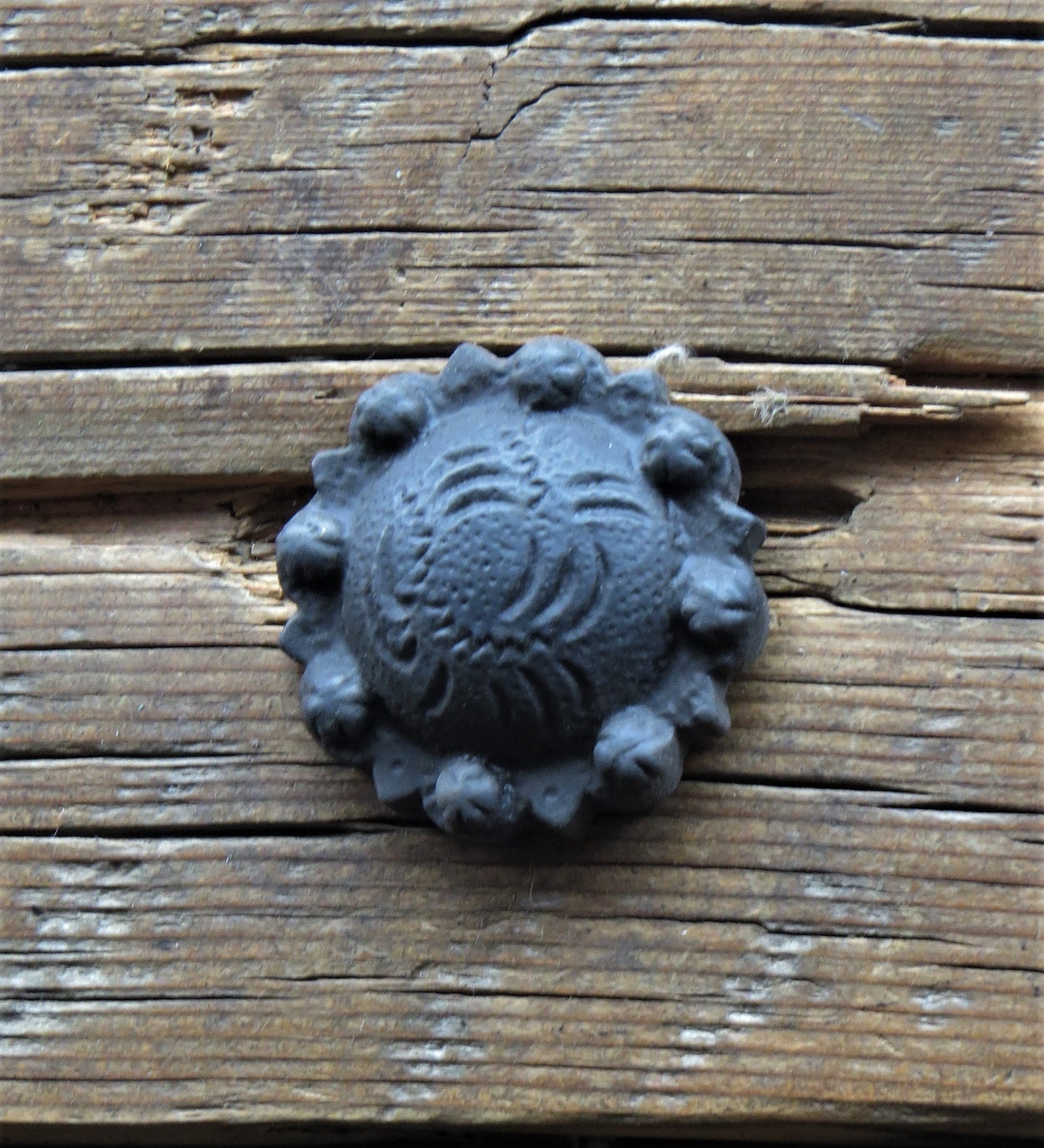 Tête de clou ronde en fer gaufré / Clavos – Old West Iron