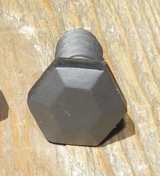 Tirafondo de cabeza hexagonal piramidal de 5/8" de diámetro