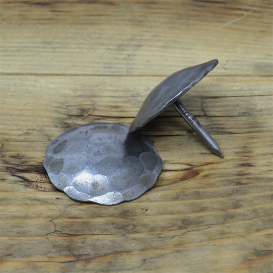 Clavo de cúpula martillado de 1 1/4"