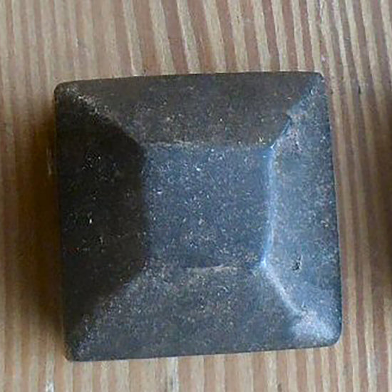Écrou borgne carré 1 1/4" - Pyramide