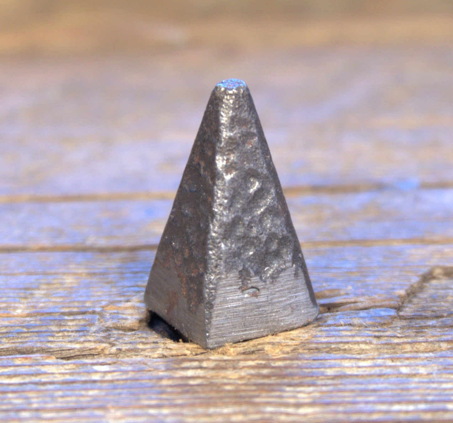 Clou carré de pointe de château de pyramide