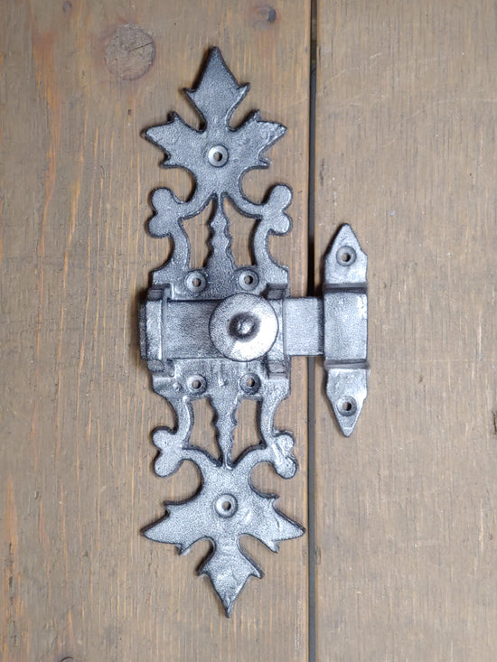 Load image into Gallery viewer, Roman Acanthus Iron Latch
