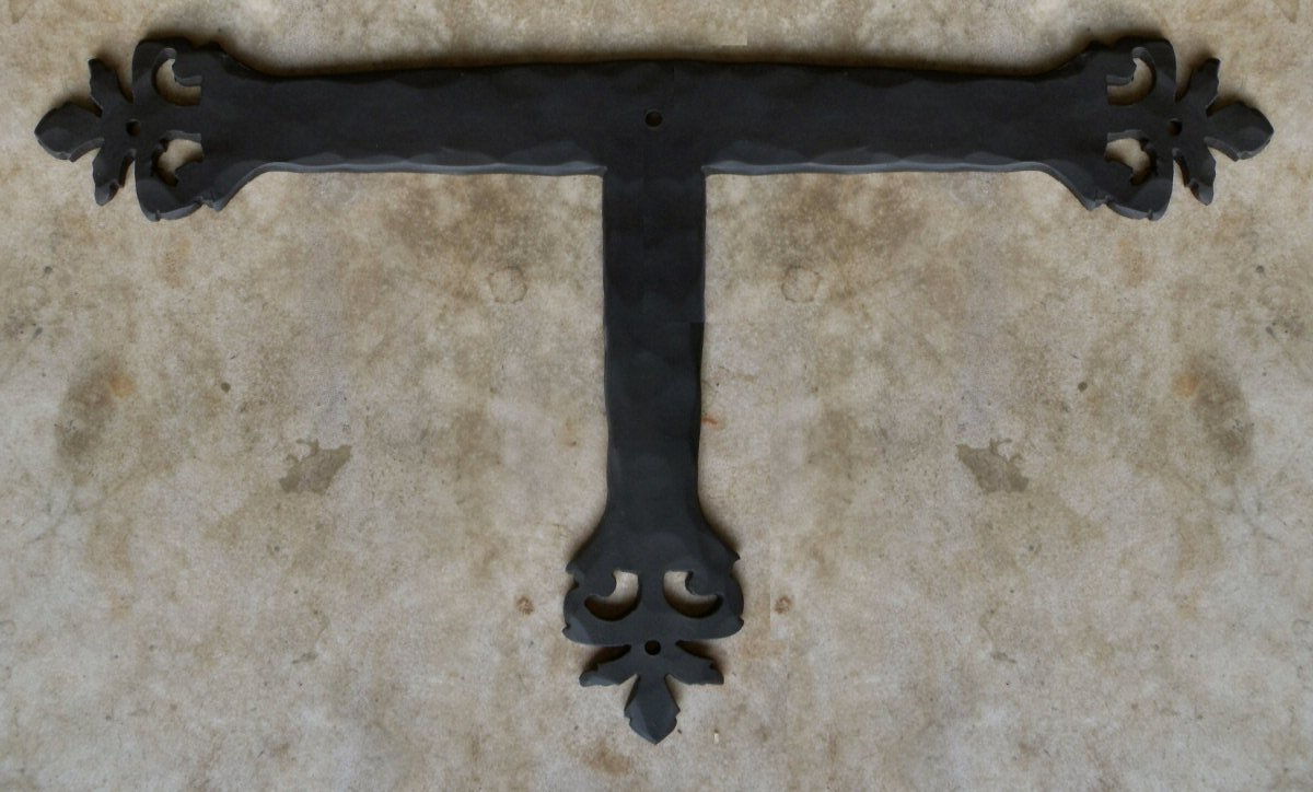 Placa frontal en T de hierro de acanto romano